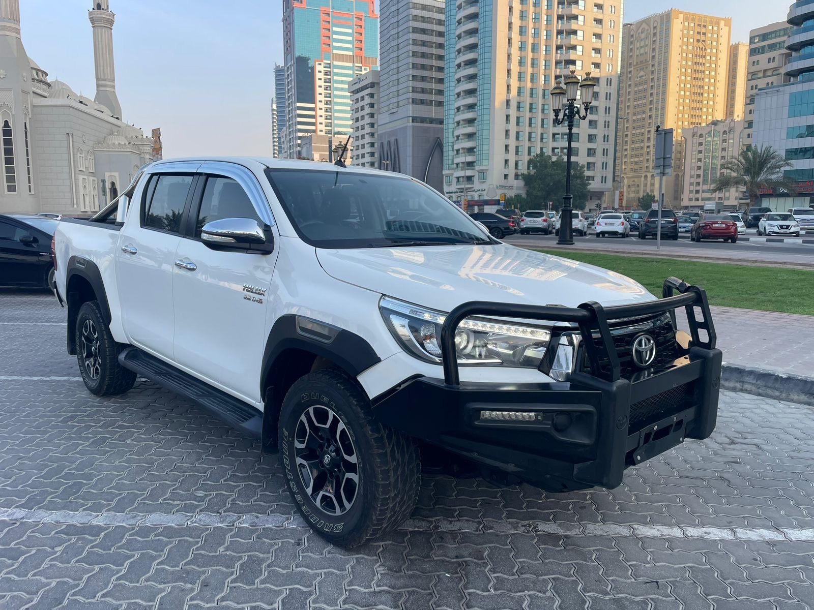 Toyota Hilux SR5 2017 White Bullbar